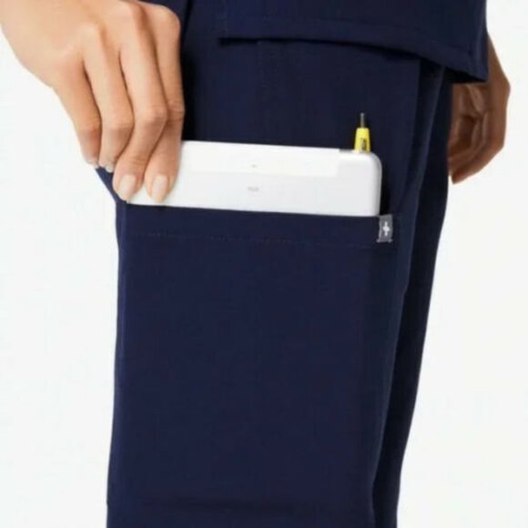 FIGS Technical Collection Navy Blue KADE Cargo Scrub Pants Women's Size XS - Picture 4 of 10